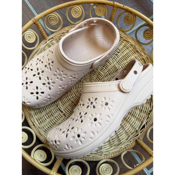 Crocs Classic Floral Cut-Out Clogs, Pink Caramel NEW - Picture 3 of 5